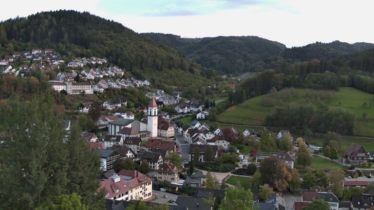 Dieses Bild zeigt eine Webcam-Aufnahme von Ottenhöfen, aufgenommen am Donnerstag, den 22.10.2026 um 18:10 Uhr