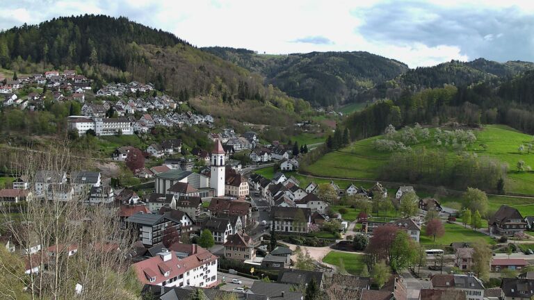 Dieses Bild zeigt eine Webcam-Aufnahme von Ottenhöfen, aufgenommen am Donnerstag, den 16.04.2026 um 17:20 Uhr