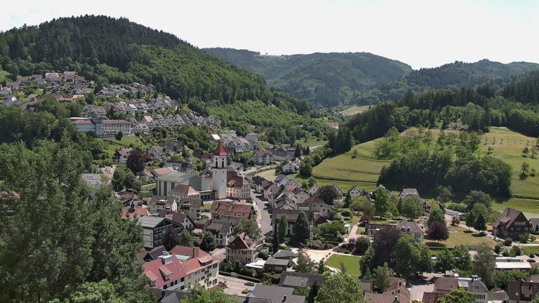 Dieses Bild zeigt eine Webcam-Aufnahme von Ottenhöfen, aufgenommen am Mittwoch, den 27.05.2026 um 14:10 Uhr
