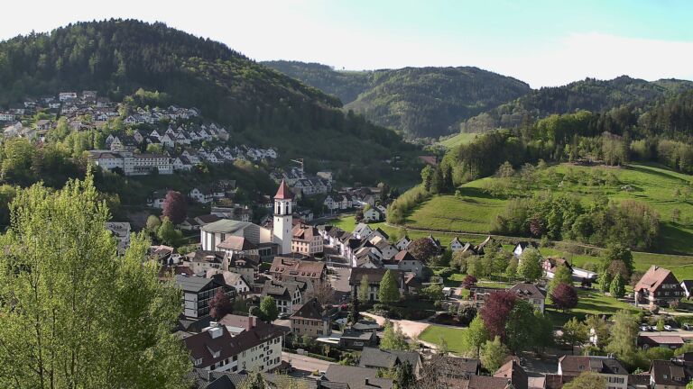 Dieses Bild zeigt eine Webcam-Aufnahme von Ottenhöfen, aufgenommen am Montag, den 27.04.2026 um 09:00 Uhr
