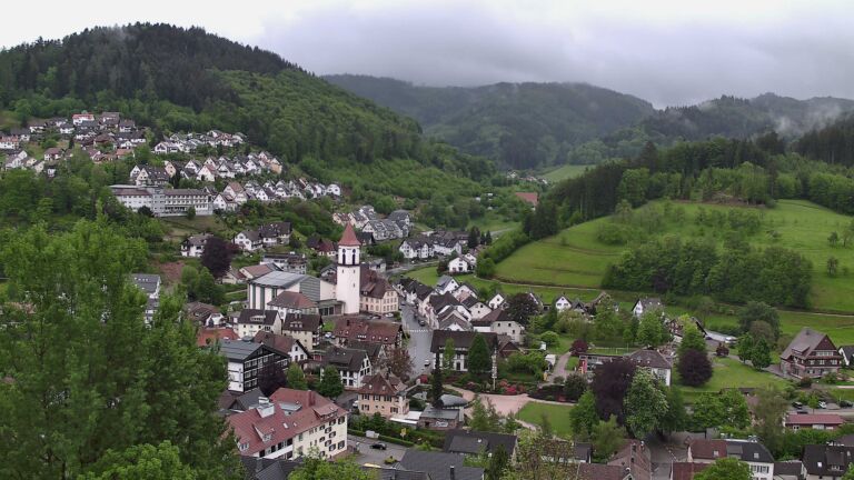 Dieses Bild zeigt eine Webcam-Aufnahme von Ottenhöfen, aufgenommen am Mittwoch, den 06.05.2026 um 17:20 Uhr
