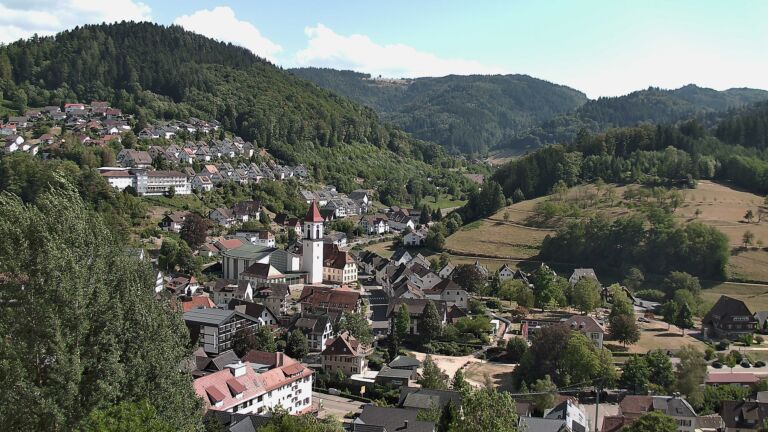 Dieses Bild zeigt eine Webcam-Aufnahme von Ottenhöfen, aufgenommen am Dienstag, den 11.08.2026 um 16:10 Uhr