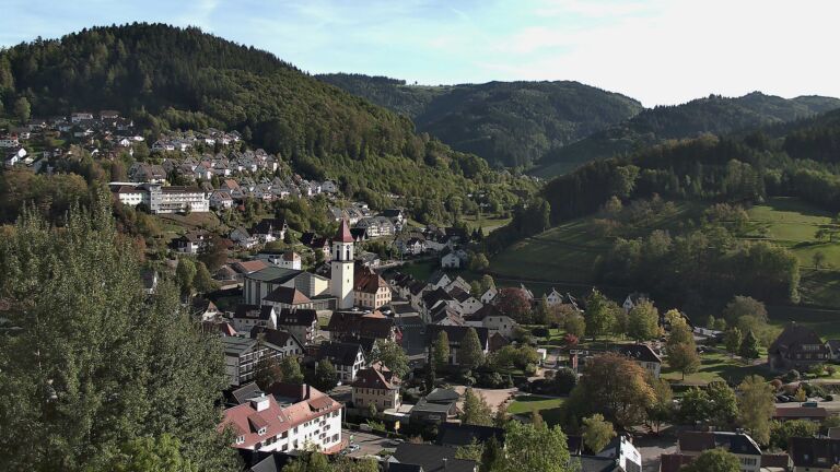 Dieses Bild zeigt eine Webcam-Aufnahme von Ottenhöfen, aufgenommen am Donnerstag, den 15.10.2026 um 16:00 Uhr