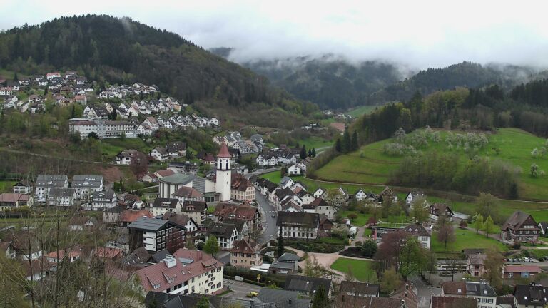 Dieses Bild zeigt eine Webcam-Aufnahme von Ottenhöfen, aufgenommen am Sonntag, den 12.04.2026 um 10:40 Uhr