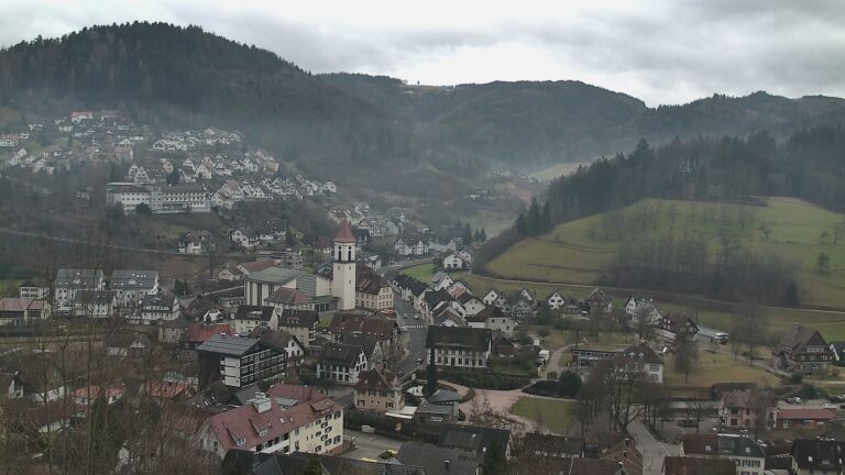 Dieses Bild zeigt eine Webcam-Aufnahme von Ottenhöfen, aufgenommen am Sonntag, den 01.02.2026 um 12:00 Uhr