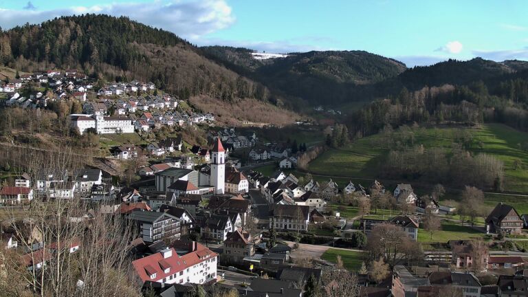 Dieses Bild zeigt eine Webcam-Aufnahme von Ottenhöfen, aufgenommen am Mittwoch, den 01.04.2026 um 18:40 Uhr