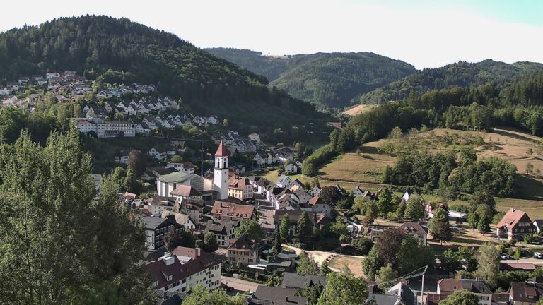 Dieses Bild zeigt eine Webcam-Aufnahme von Ottenhöfen, aufgenommen am Donnerstag, den 06.08.2026 um 09:00 Uhr