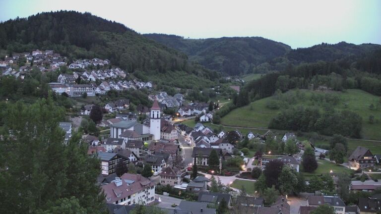 Dieses Bild zeigt eine Webcam-Aufnahme von Ottenhöfen, aufgenommen am Sonntag, den 03.05.2026 um 21:00 Uhr