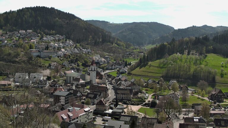 Dieses Bild zeigt eine Webcam-Aufnahme von Ottenhöfen, aufgenommen am Donnerstag, den 09.04.2026 um 13:50 Uhr