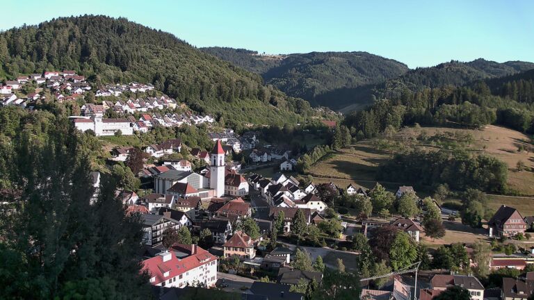 Dieses Bild zeigt eine Webcam-Aufnahme von Ottenhöfen, aufgenommen am Dienstag, den 28.07.2026 um 19:40 Uhr