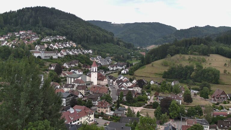 Dieses Bild zeigt eine Webcam-Aufnahme von Ottenhöfen, aufgenommen am Montag, den 03.08.2026 um 08:40 Uhr