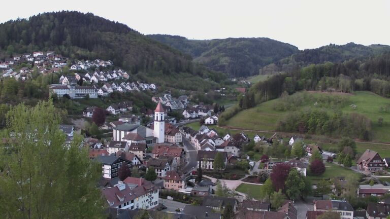 Dieses Bild zeigt eine Webcam-Aufnahme von Ottenhöfen, aufgenommen am Montag, den 27.04.2026 um 06:00 Uhr