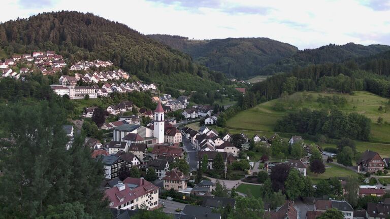 Dieses Bild zeigt eine Webcam-Aufnahme von Ottenhöfen, aufgenommen am Montag, den 01.06.2026 um 21:00 Uhr