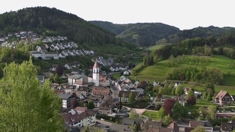 Dieses Bild zeigt eine Webcam-Aufnahme von Ottenhöfen, aufgenommen am Dienstag, den 28.04.2026 um 08:00 Uhr