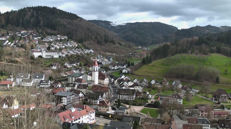 Dieses Bild zeigt eine Webcam-Aufnahme von Ottenhöfen, aufgenommen am Dienstag, den 31.03.2026 um 17:40 Uhr