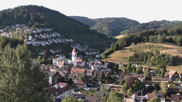 Dieses Bild zeigt eine Webcam-Aufnahme von Ottenhöfen, aufgenommen am Samstag, den 25.07.2026 um 07:40 Uhr
