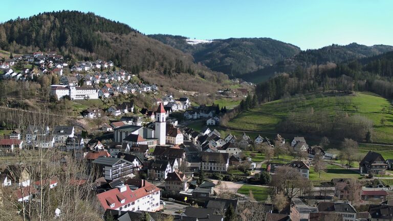 Dieses Bild zeigt eine Webcam-Aufnahme von Ottenhöfen, aufgenommen am Donnerstag, den 02.04.2026 um 17:50 Uhr