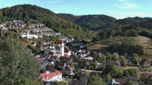Dieses Bild zeigt eine Webcam-Aufnahme von Ottenhöfen, aufgenommen am Sonntag, den 30.08.2026 um 18:10 Uhr