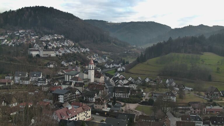 Dieses Bild zeigt eine Webcam-Aufnahme von Ottenhöfen, aufgenommen am Sonntag, den 01.02.2026 um 16:20 Uhr