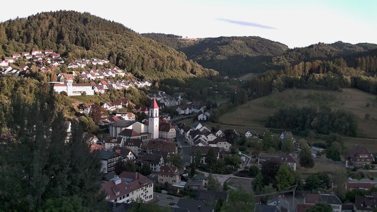 Dieses Bild zeigt eine Webcam-Aufnahme von Ottenhöfen, aufgenommen am Donnerstag, den 06.08.2026 um 20:10 Uhr
