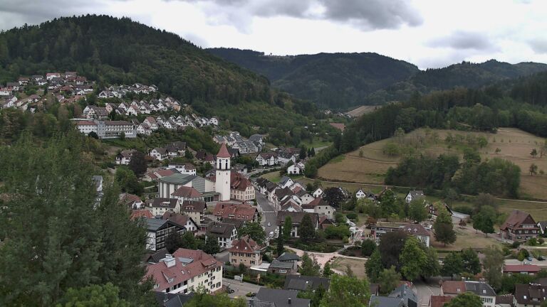 Dieses Bild zeigt eine Webcam-Aufnahme von Ottenhöfen, aufgenommen am Dienstag, den 25.08.2026 um 14:10 Uhr