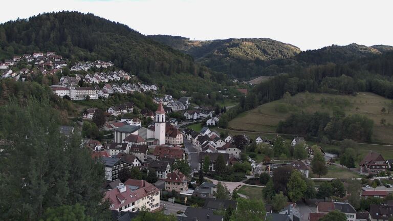 Dieses Bild zeigt eine Webcam-Aufnahme von Ottenhöfen, aufgenommen am Freitag, den 04.09.2026 um 19:10 Uhr