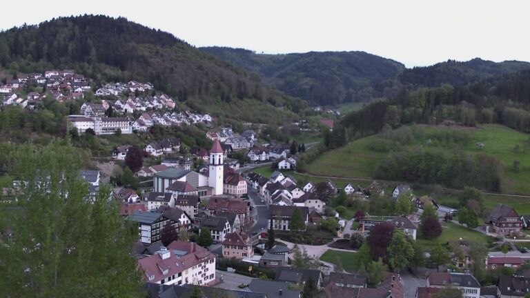 Dieses Bild zeigt eine Webcam-Aufnahme von Ottenhöfen, aufgenommen am Montag, den 27.04.2026 um 20:40 Uhr
