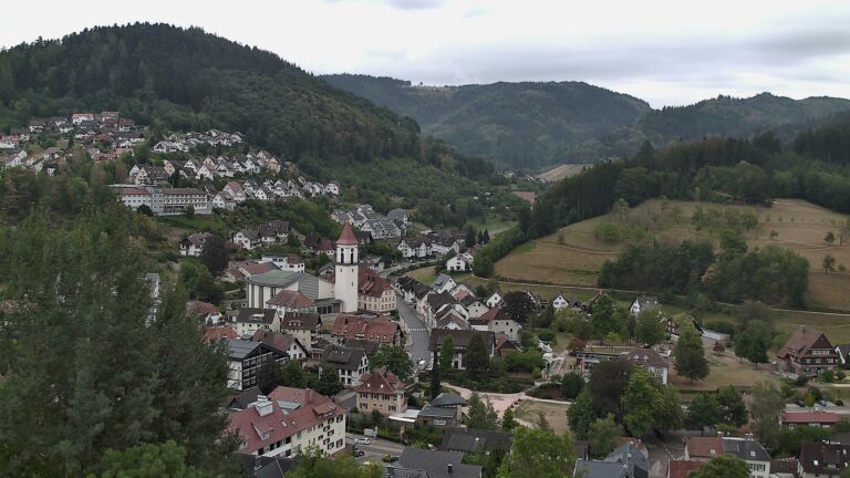 Dieses Bild zeigt eine Webcam-Aufnahme von Ottenhöfen, aufgenommen am Dienstag, den 25.08.2026 um 12:00 Uhr