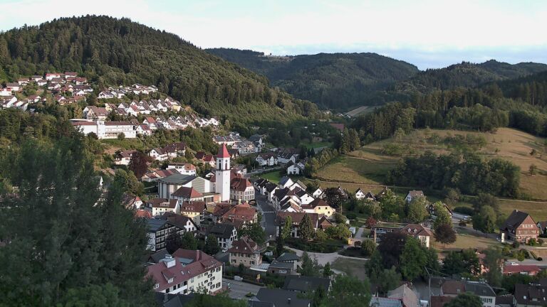 Dieses Bild zeigt eine Webcam-Aufnahme von Ottenhöfen, aufgenommen am Montag, den 13.07.2026 um 20:20 Uhr