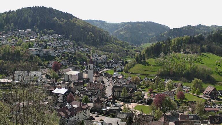 Dieses Bild zeigt eine Webcam-Aufnahme von Ottenhöfen, aufgenommen am Samstag, den 18.04.2026 um 11:40 Uhr