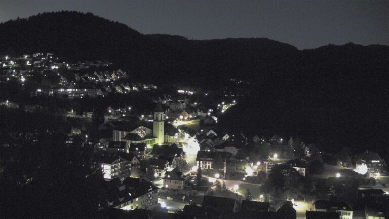 Dieses Bild zeigt eine Webcam-Aufnahme von Ottenhöfen, aufgenommen am Freitag, den 01.05.2026 um 22:00 Uhr