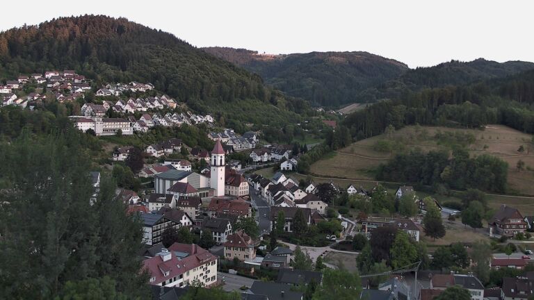 Dieses Bild zeigt eine Webcam-Aufnahme von Ottenhöfen, aufgenommen am Freitag, den 07.08.2026 um 20:40 Uhr