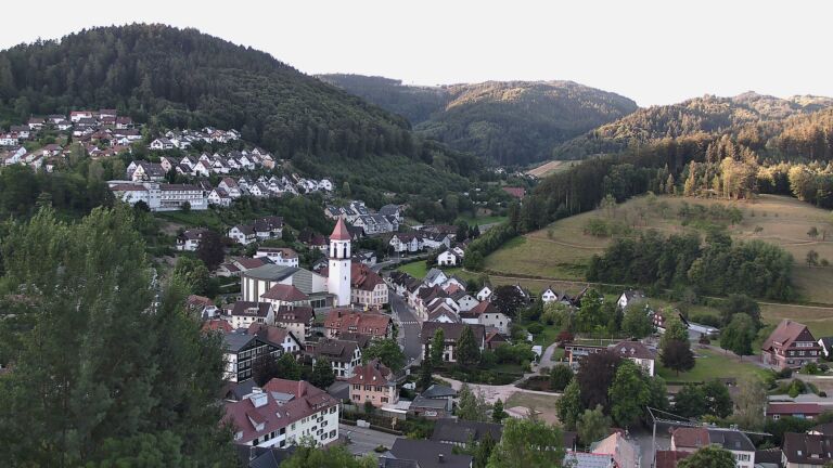 Dieses Bild zeigt eine Webcam-Aufnahme von Ottenhöfen, aufgenommen am Sonntag, den 12.07.2026 um 06:30 Uhr