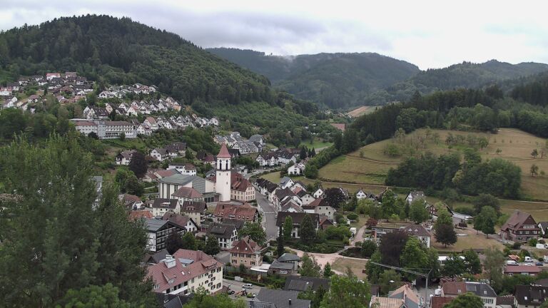 Dieses Bild zeigt eine Webcam-Aufnahme von Ottenhöfen, aufgenommen am Montag, den 27.07.2026 um 09:10 Uhr