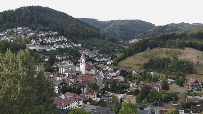 Dieses Bild zeigt eine Webcam-Aufnahme von Ottenhöfen, aufgenommen am Sonntag, den 09.08.2026 um 07:10 Uhr