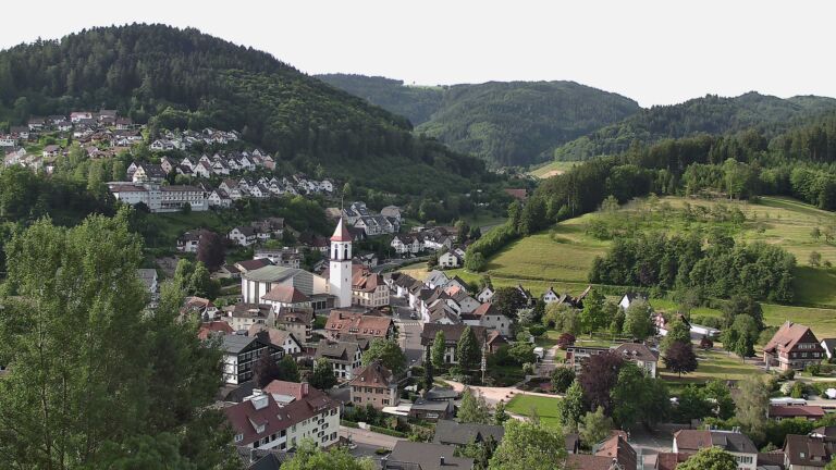 Dieses Bild zeigt eine Webcam-Aufnahme von Ottenhöfen, aufgenommen am Samstag, den 30.05.2026 um 08:20 Uhr