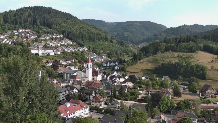 Dieses Bild zeigt eine Webcam-Aufnahme von Ottenhöfen, aufgenommen am Donnerstag, den 30.07.2026 um 18:40 Uhr