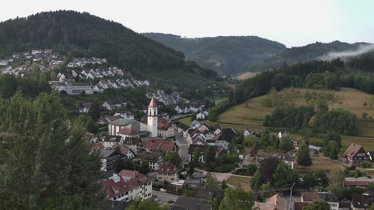 Dieses Bild zeigt eine Webcam-Aufnahme von Ottenhöfen, aufgenommen am Samstag, den 18.07.2026 um 07:30 Uhr