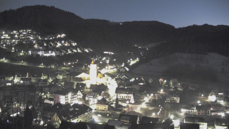 Dieses Bild zeigt eine Webcam-Aufnahme von Ottenhöfen, aufgenommen am Sonntag, den 28.12.2025 um 17:40 Uhr