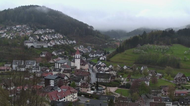 Dieses Bild zeigt eine Webcam-Aufnahme von Ottenhöfen, aufgenommen am Sonntag, den 12.04.2026 um 19:50 Uhr