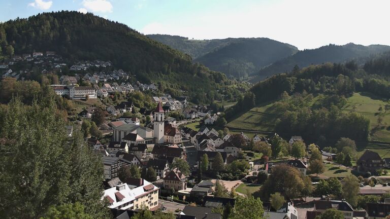 Dieses Bild zeigt eine Webcam-Aufnahme von Ottenhöfen, aufgenommen am Montag, den 05.10.2026 um 15:00 Uhr