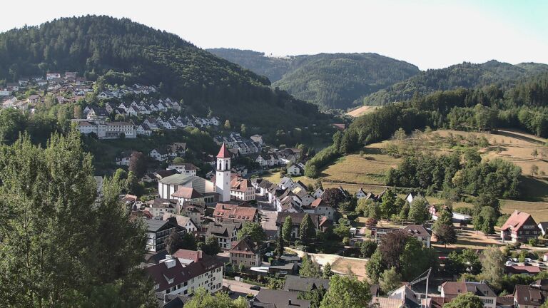 Dieses Bild zeigt eine Webcam-Aufnahme von Ottenhöfen, aufgenommen am Dienstag, den 28.07.2026 um 08:50 Uhr