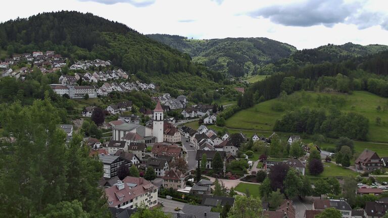 Dieses Bild zeigt eine Webcam-Aufnahme von Ottenhöfen, aufgenommen am Sonntag, den 17.05.2026 um 12:50 Uhr