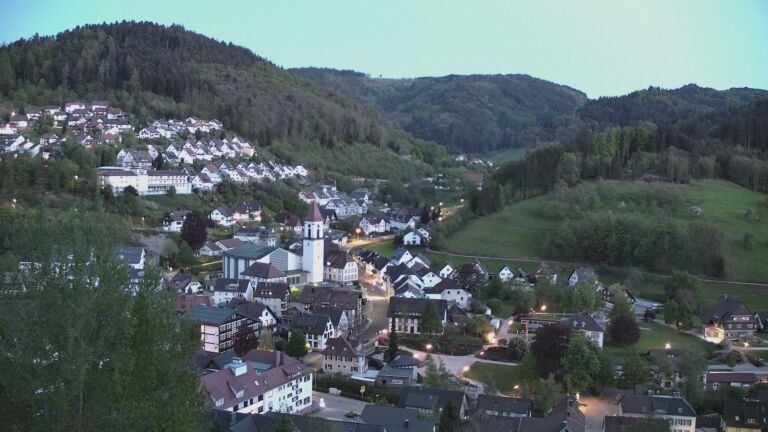 Dieses Bild zeigt eine Webcam-Aufnahme von Ottenhöfen, aufgenommen am Sonntag, den 26.04.2026 um 21:00 Uhr