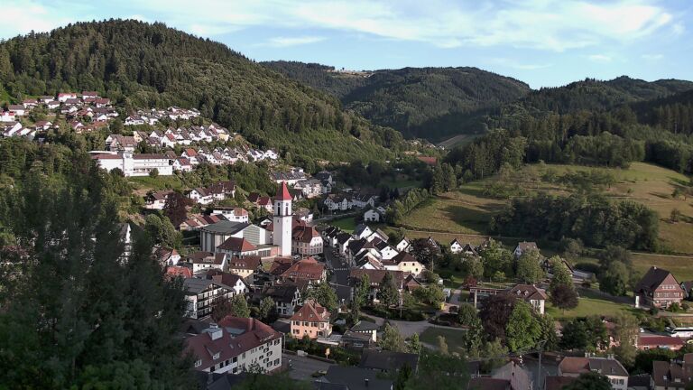 Dieses Bild zeigt eine Webcam-Aufnahme von Ottenhöfen, aufgenommen am Montag, den 06.07.2026 um 20:00 Uhr