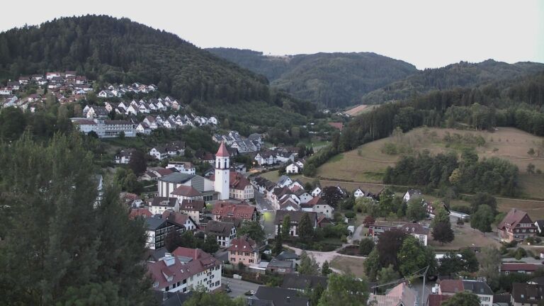 Dieses Bild zeigt eine Webcam-Aufnahme von Ottenhöfen, aufgenommen am Freitag, den 24.07.2026 um 05:30 Uhr