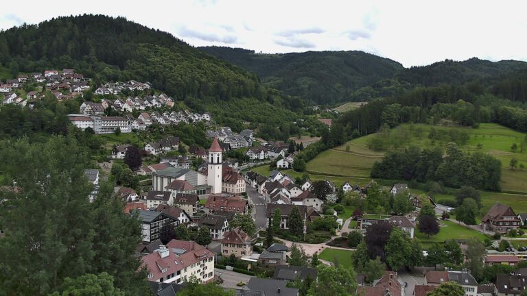 Dieses Bild zeigt eine Webcam-Aufnahme von Ottenhöfen, aufgenommen am Mittwoch, den 10.06.2026 um 13:40 Uhr