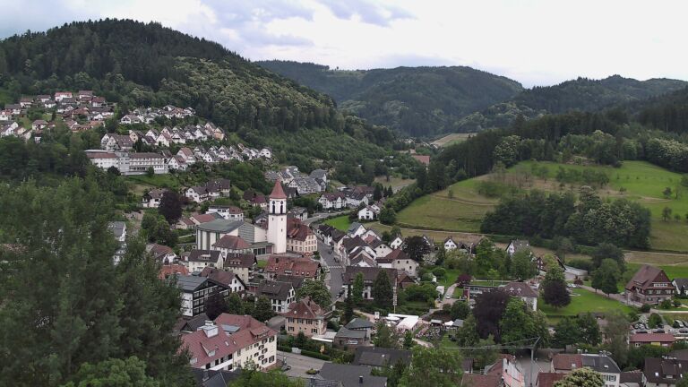 Dieses Bild zeigt eine Webcam-Aufnahme von Ottenhöfen, aufgenommen am Freitag, den 19.06.2026 um 20:30 Uhr
