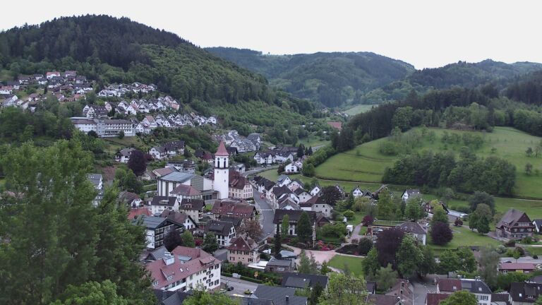 Dieses Bild zeigt eine Webcam-Aufnahme von Ottenhöfen, aufgenommen am Freitag, den 15.05.2026 um 06:00 Uhr