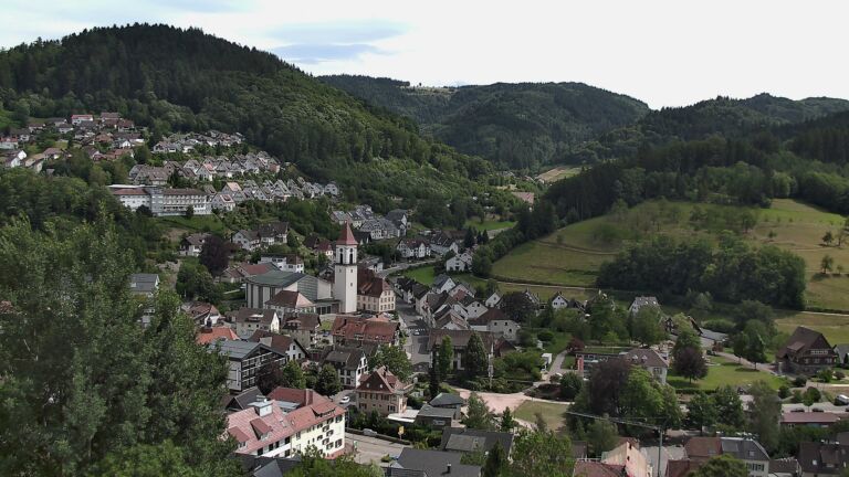 Dieses Bild zeigt eine Webcam-Aufnahme von Ottenhöfen, aufgenommen am Dienstag, den 07.07.2026 um 15:30 Uhr